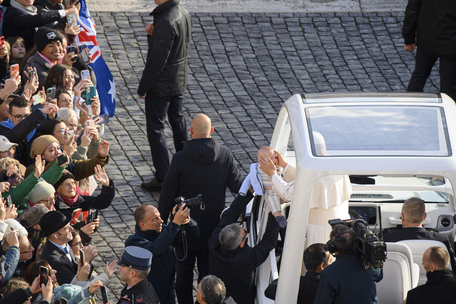 Pope Leo XIV greeting pilgrims